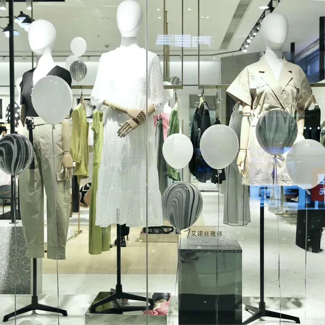 谁说服装店不行了？这个低调的女装却悄悄地开了1200多家店