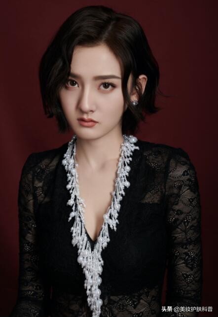 鼻子头和两侧红痘痘爱出油怎么办,鼻子老出油怎么办小技巧