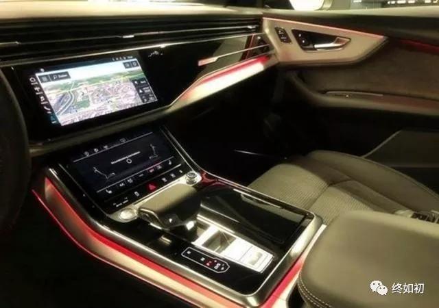 不愧是真正“撩妹王”!奥迪王牌配无框门+三大屏,卡宴招架不住