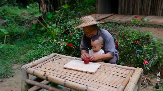 中国宝藏爷爷靠玩木头火到国外了,中国宝藏爷爷玩木头火到国外了