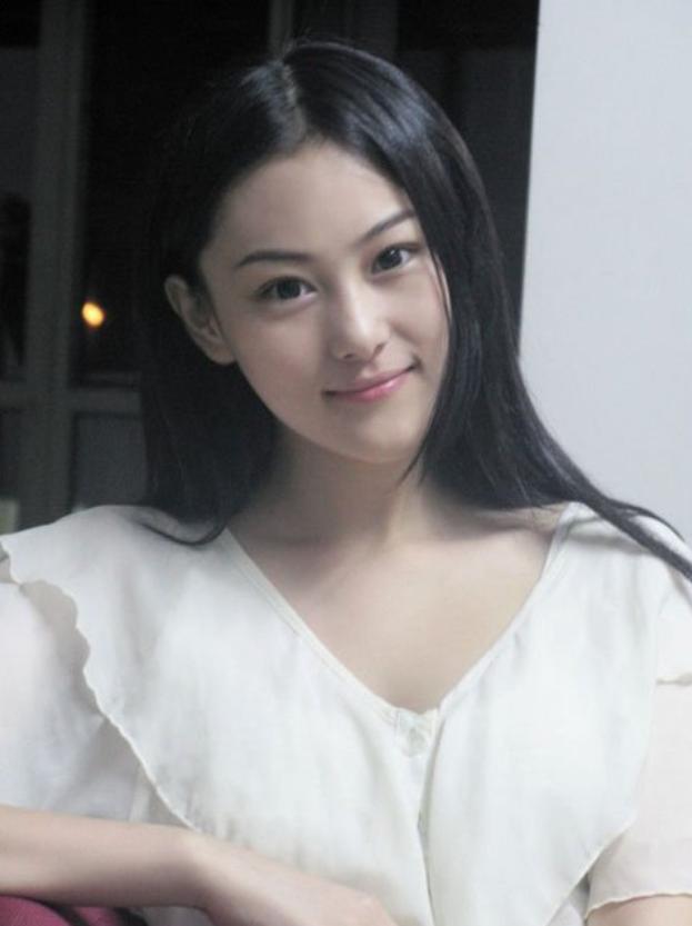 张馨予早期足球宝贝,微博之夜张馨予大黑牛