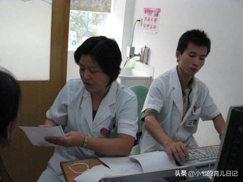 一岁多小孩发烧引发败血症,两岁女孩发烧至38度1吃什么退烧药