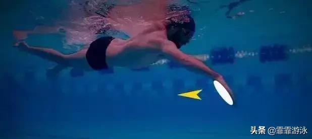 自由泳划水时头往另一边偏,自由泳标准一分钟划水次数