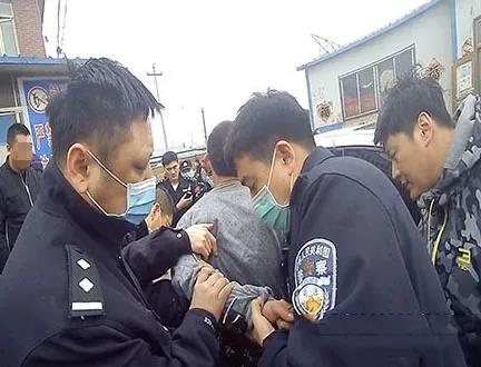 “我打死你！”10.5厘米长的钉子射穿面部后，他竟毅然朝嫌疑人扑去