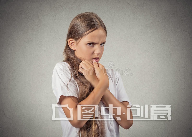 孩子抠指甲心理,孩子抠指甲严重的危害