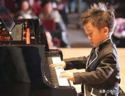 孩子弹钢琴手型不对有什么后果,3岁学钢琴对孩子手指有伤害吗
