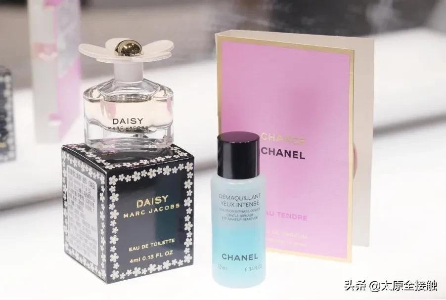 挤爆柳巷！排队才能进的ONLYWRITE终于开到太原了