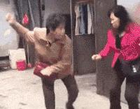 社会丨撞树、火烧、上吊…我国中老年硬核养生法，究竟有多野？