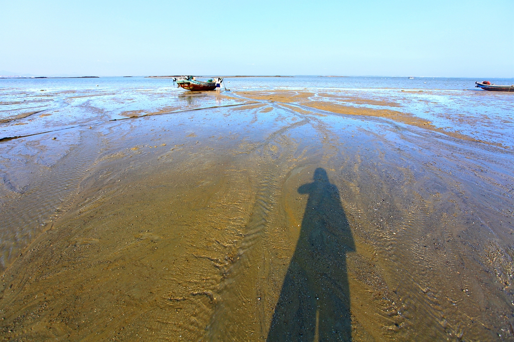 大连游玩抓螃蟹,小众海边亲子游赶海抓螃蟹