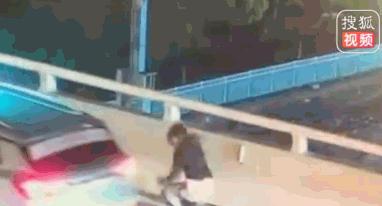 17岁男孩跳桥自杀事件后续,17岁男孩跳桥5分钟完整视频