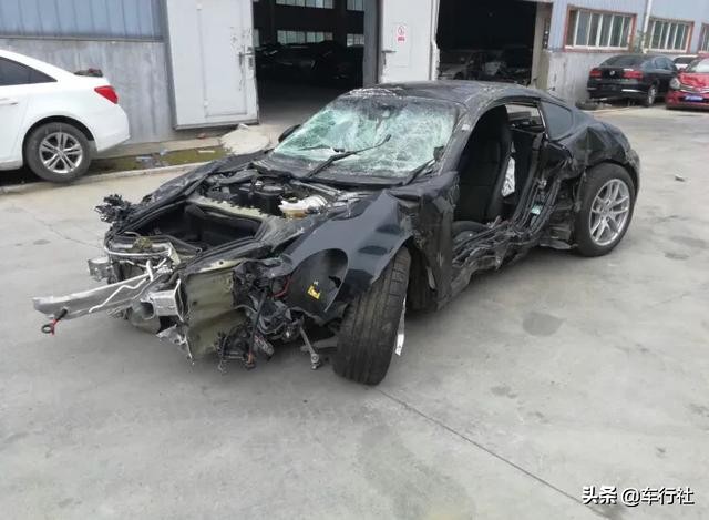 保时捷防撞梁被刮,保时捷卡宴前轮碰撞