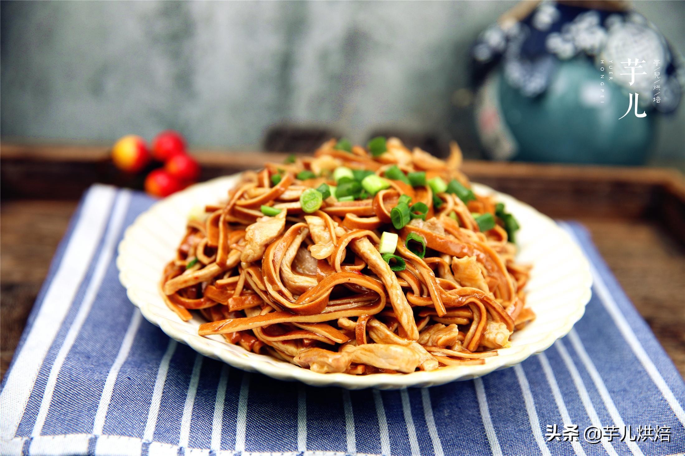 豆腐干炒肉怎么炒好吃又简单,胡萝卜芹菜豆腐干炒肉怎么做好吃