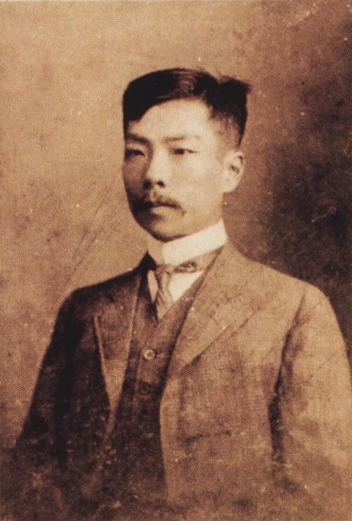 鲁迅玩伴闰土：57岁病逝后，留下5子，如今后代完成华丽转变