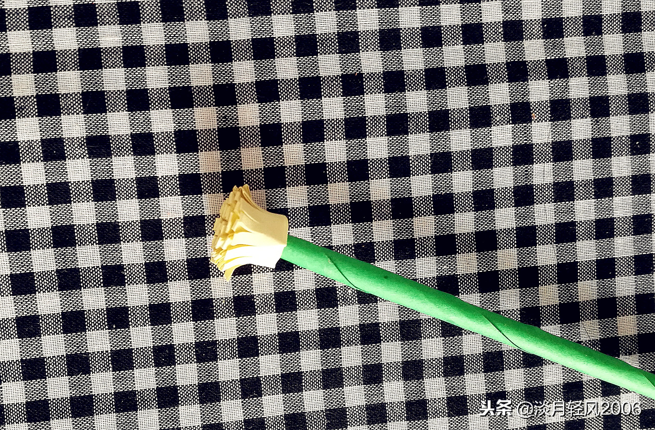 非常小的卡纸一束花手工制作,一枝花一张硬卡纸包装教程