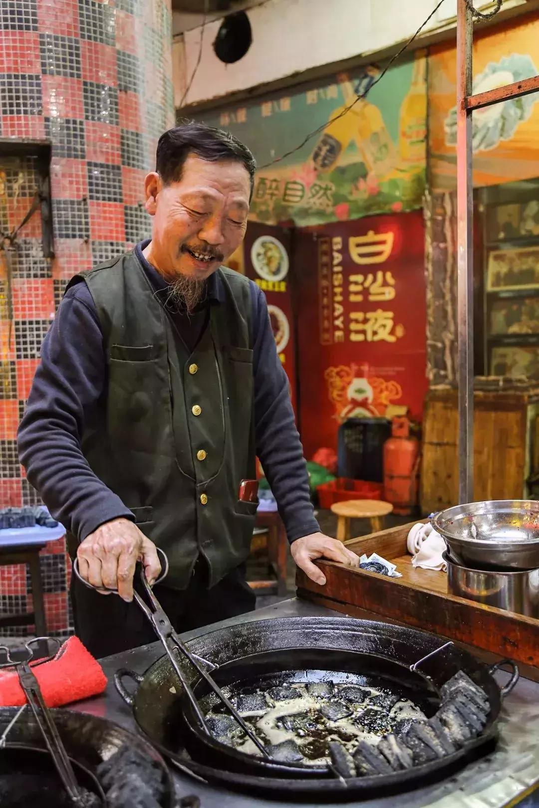 长沙最好的臭豆腐生胚多少钱一箱,长沙黑色经典长沙臭豆腐印象城店