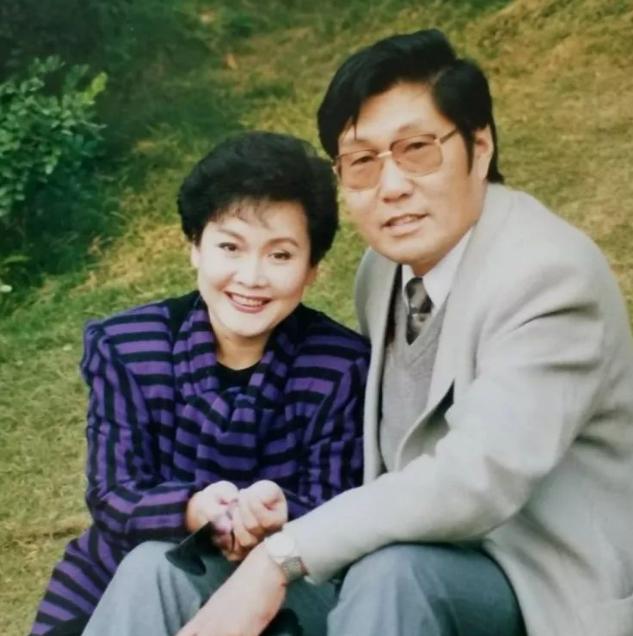 李谷一和二婚丈夫照片,一婚嫁恩师二婚嫁王刚视频