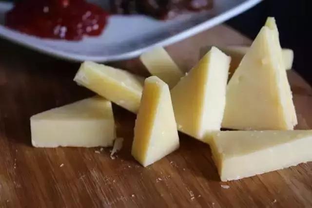 脱脂牛奶真的可以减肥吗,喝脱脂奶粉真的能减肥吗