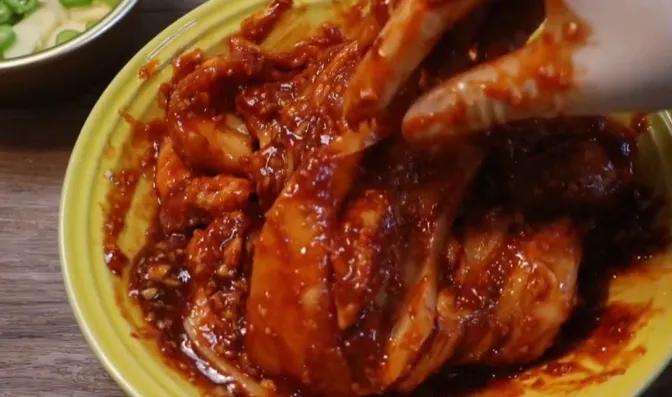 韩式烤五花肉整套教程,韩式烤五花肉不糊锅的办法