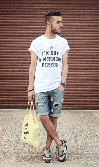 穿短裤阳光帅气男生,夏天男生短裤配什么鞋好看