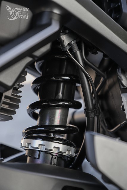 本田cbx1000摩托车试驾,试驾本田CB1000R