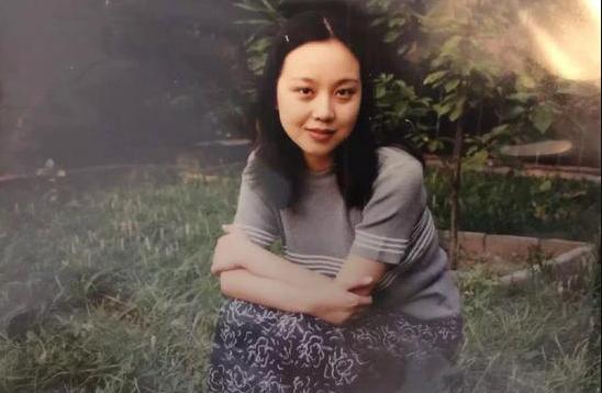 她是傻大姐闫妮：跟着胡歌吃大蒜，出名仍跑龙套，被黄渤说傻乎乎