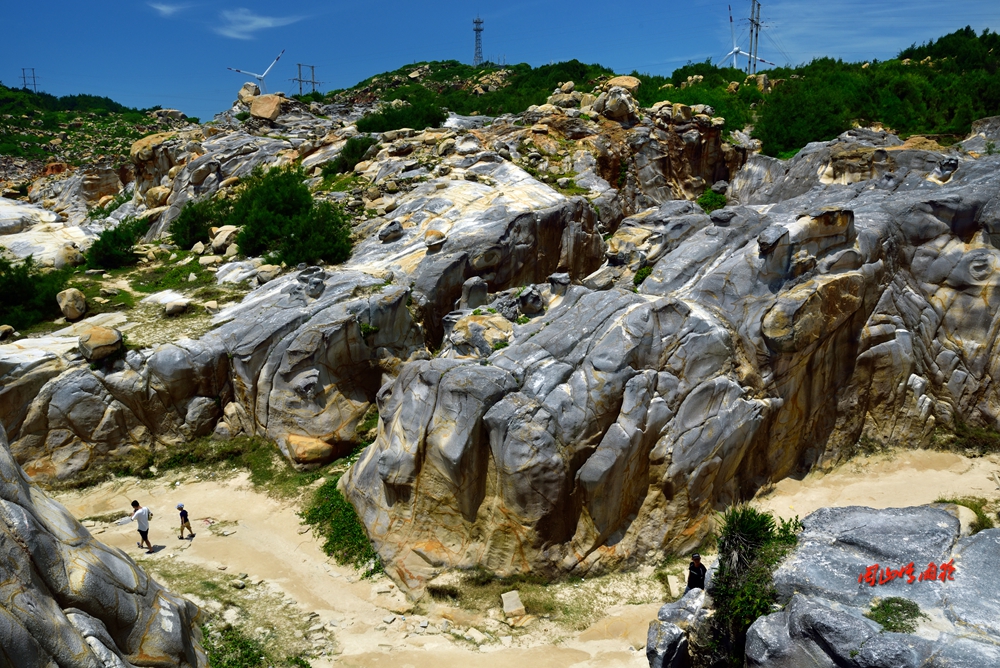 漳浦六鳌海滩上的风景,漳浦六鳌龙美湾抽象画廊
