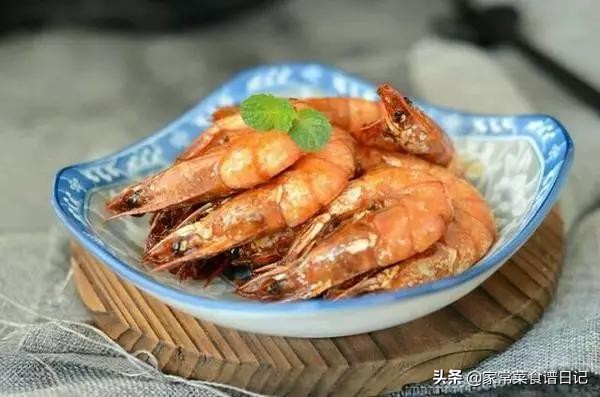 油焖大虾的做法家常简单又好吃,油焖大虾的家常做法与教程