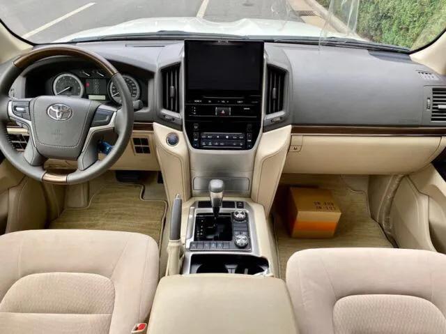 陆巡4600和5700有哪些优缺点,2019款陆巡中东版4600价格表