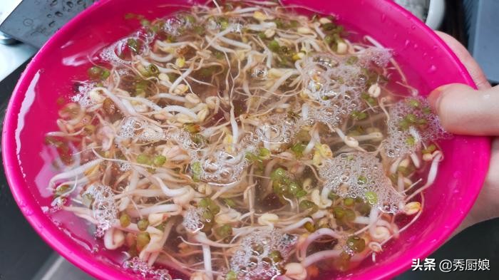 6口之家,23天没出门,在家这样生豆芽,3天就能吃,连菜钱都省了