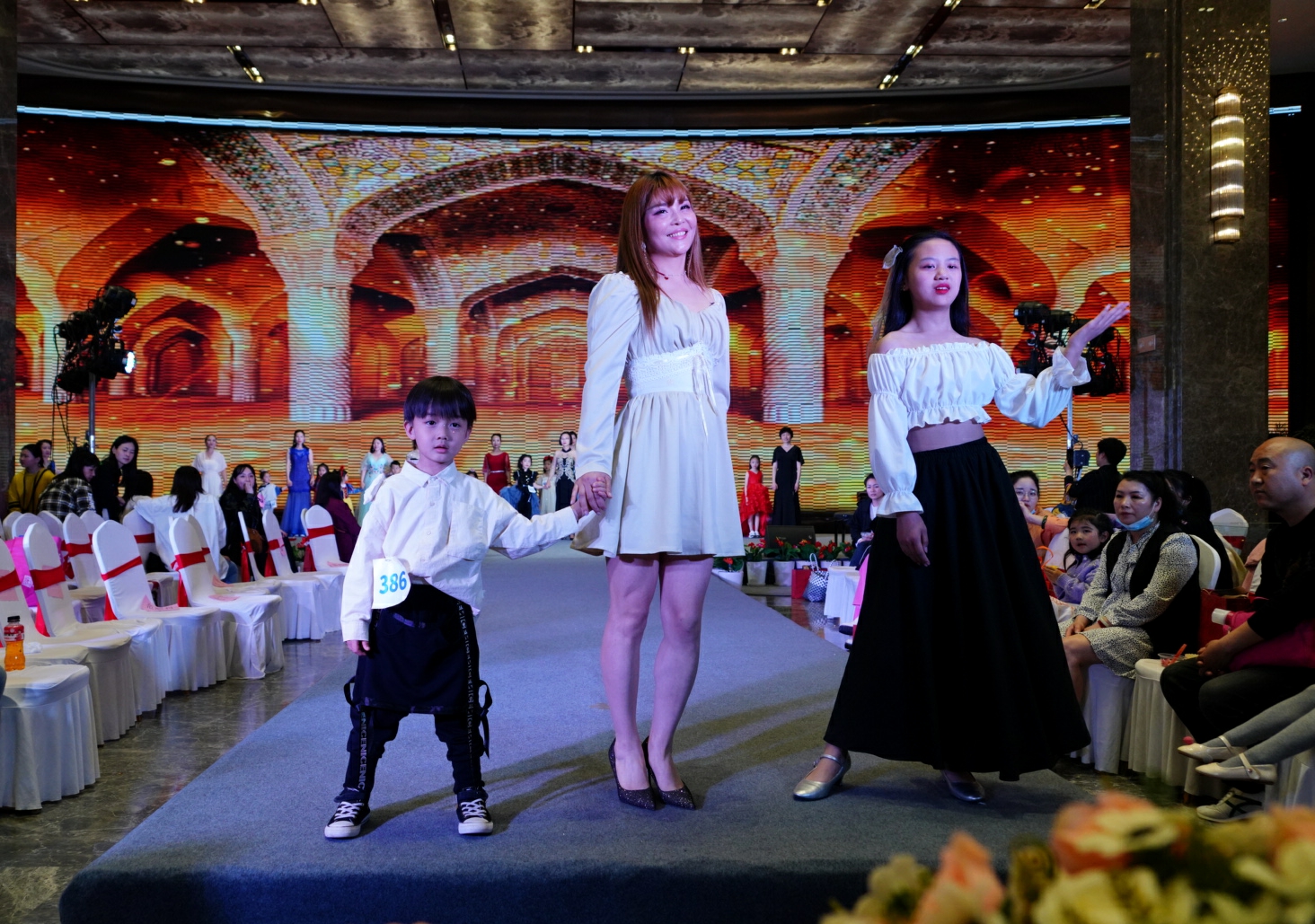 第六届郑州国际少儿时装周,亲子时装秀国潮