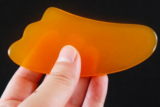 进行拔罐、刮痧、中药足浴等操作时的器具和物品如何消毒或灭菌？