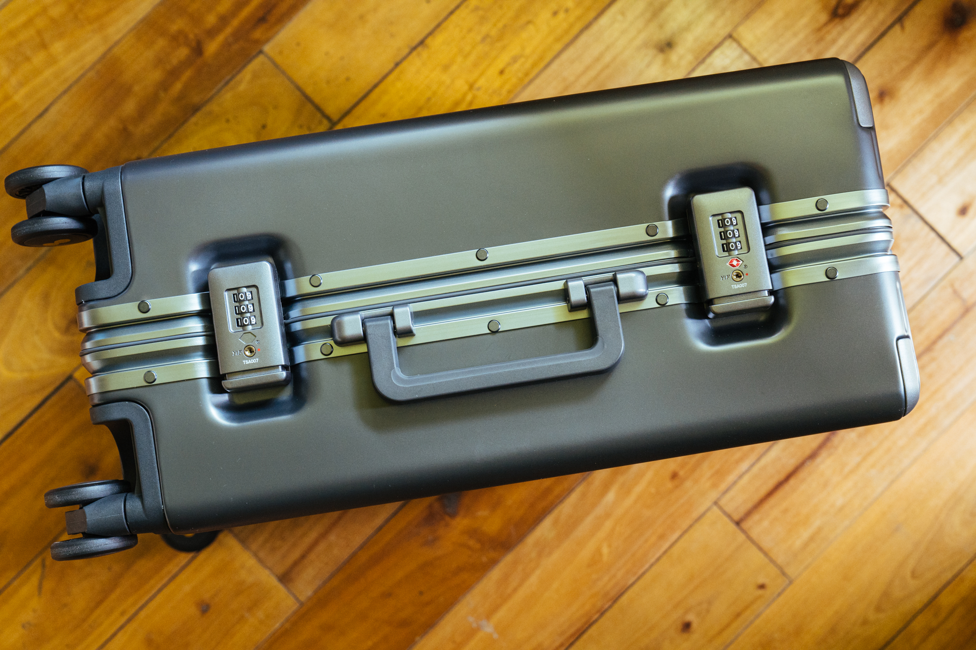 简约有范儿地平线8号行李箱,24寸地平线8号行李箱评测