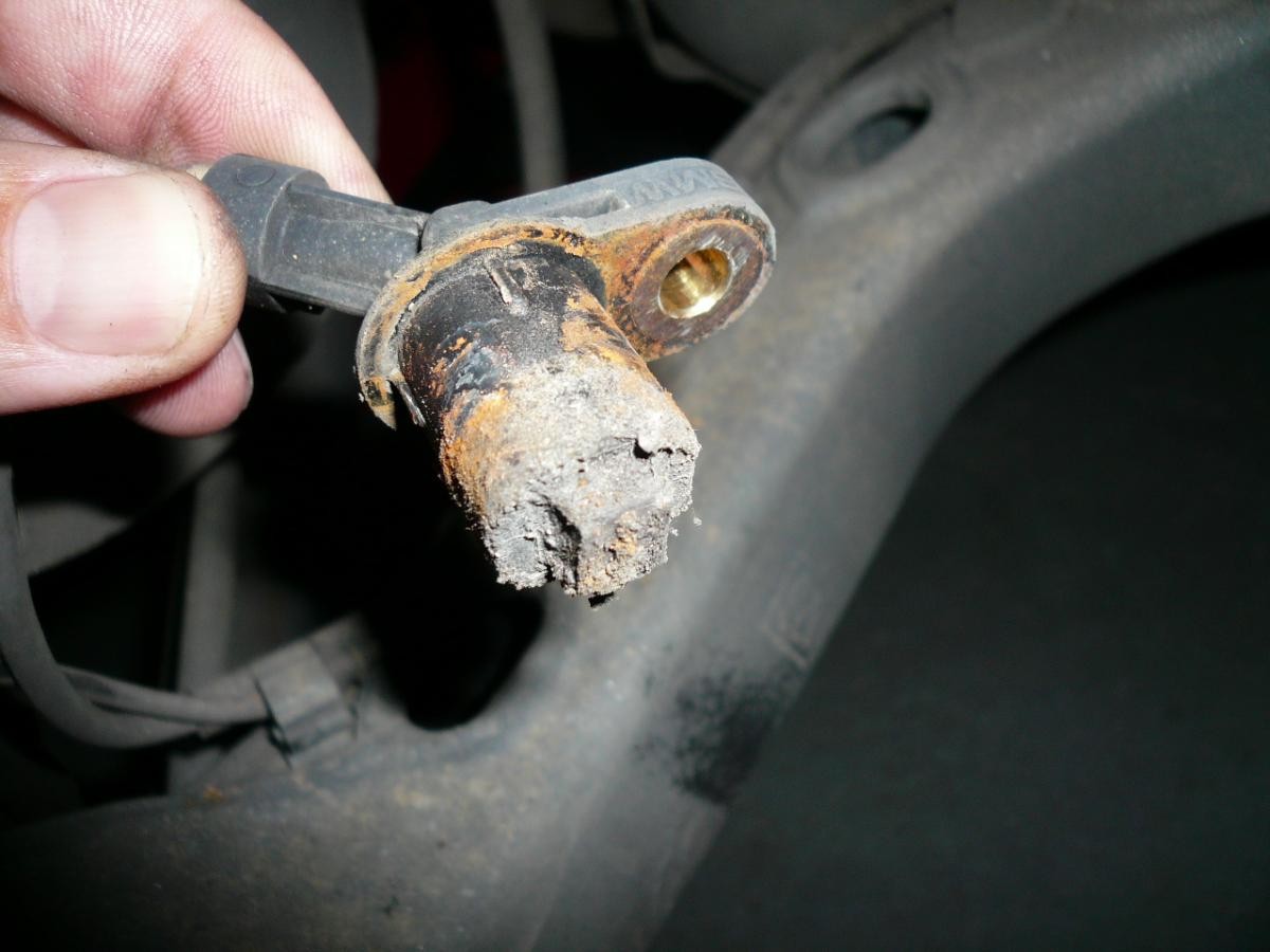 怎么判断汽车abs传感器是否正常,abs传感器坏了会出现什么故障码