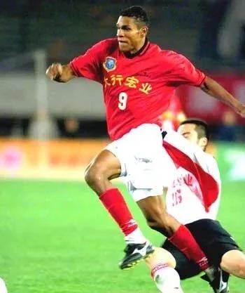 桑托斯葡萄牙一战成名,桑托斯连续破门纪录