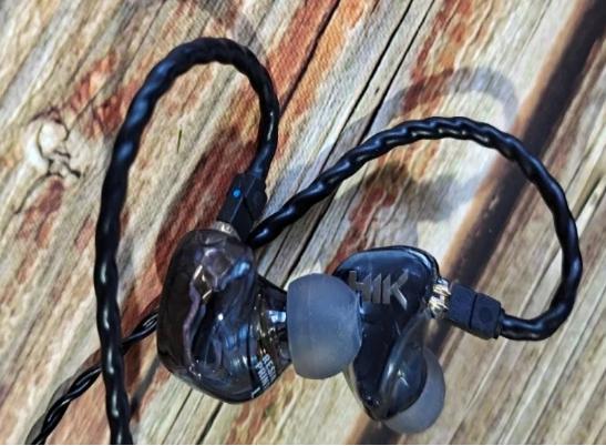 有线耳机好用还是蓝牙耳机好,为什么有线耳机音质吊打蓝牙耳机