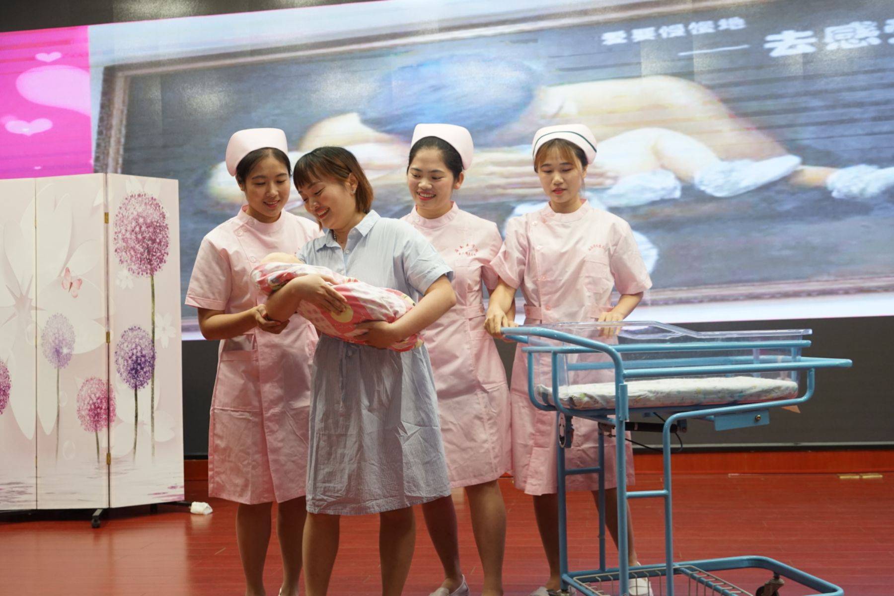 护士节护理服务创新,基层医院开展护士节活动