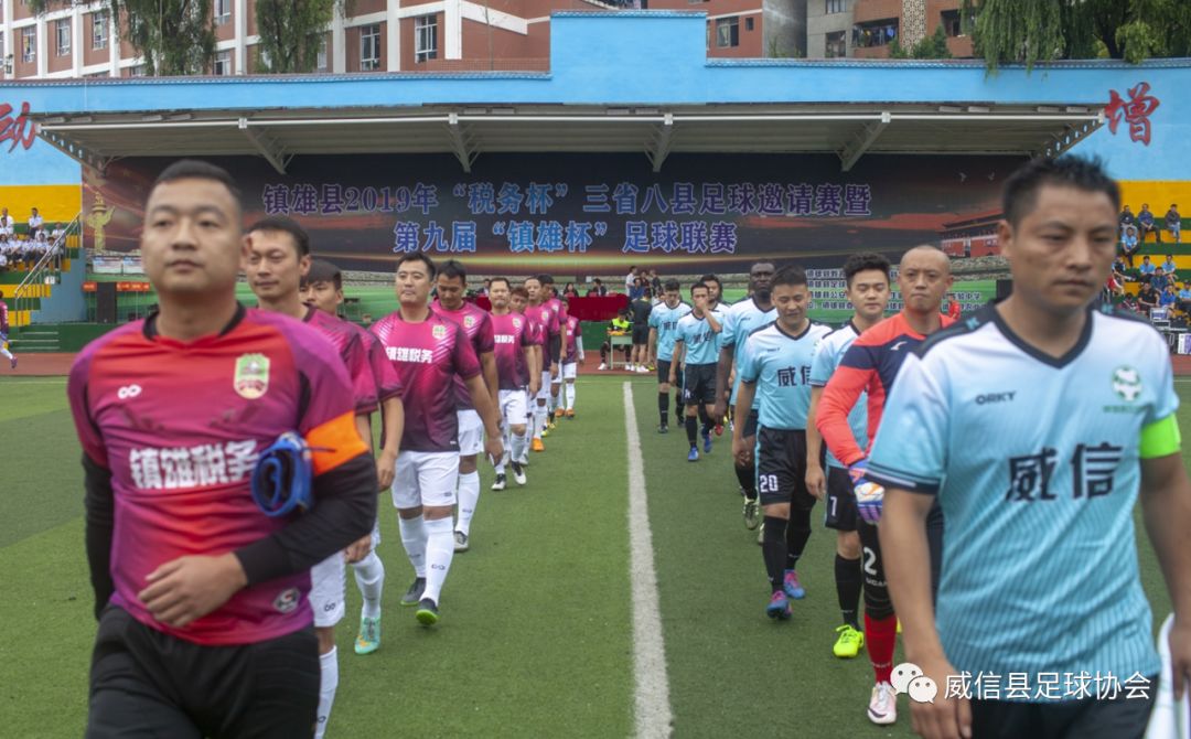 三市镇的足球比赛,我县首次举办全国县域足球赛事