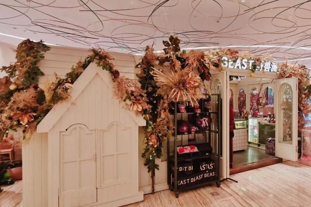 prada跟nike联名海报,pradanike合作款