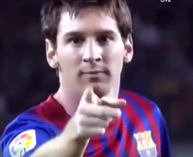 踢足球射门总是打偏怎么办,踢足球过人老是当边