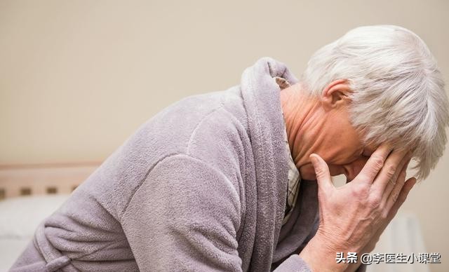 家人脑出血住院家庭怎么办,家里人出现脑出血家庭急救方法