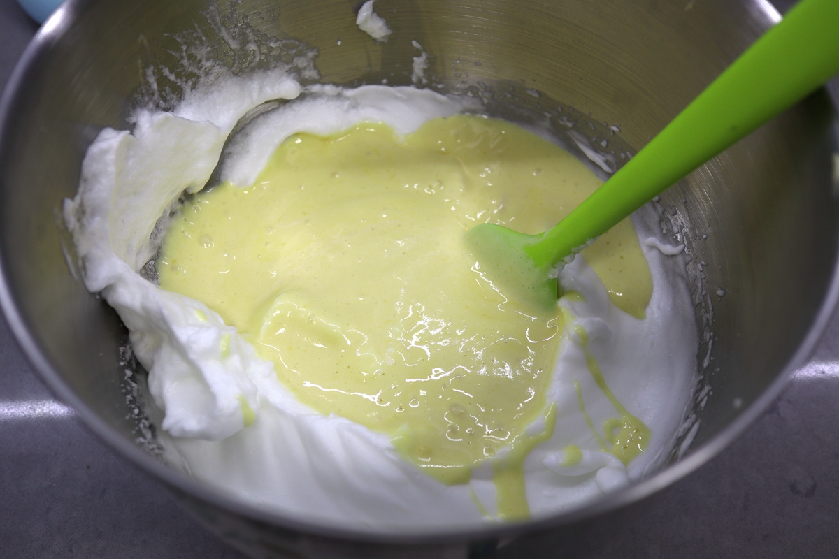 用电饭煲烤戚风蛋糕,戚风蛋糕电饭锅怎么做才松软