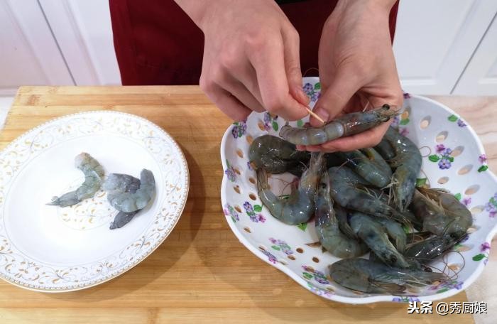 大虾和什么包饺子好吃,大虾包水饺还要煮熟吗