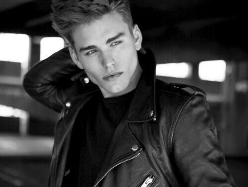 皮衣100种搭配,皮衣冬季搭配什么穿好看