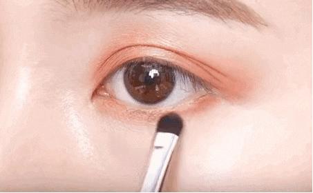 眼影每个人都有吗,眼影都有怎样的画法
