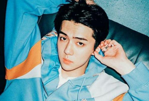 exo金俊勉中文介绍自己,金俊勉身上刻有exo所有成员的名字