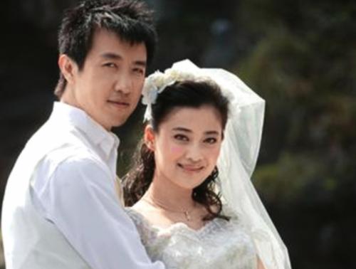 鄢颇李小冉现状,李小冉为鄢颇流产两次