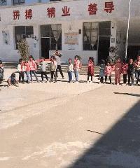 搞笑GIF开心一刻：你这日子不容易，吃大米粥配食盐