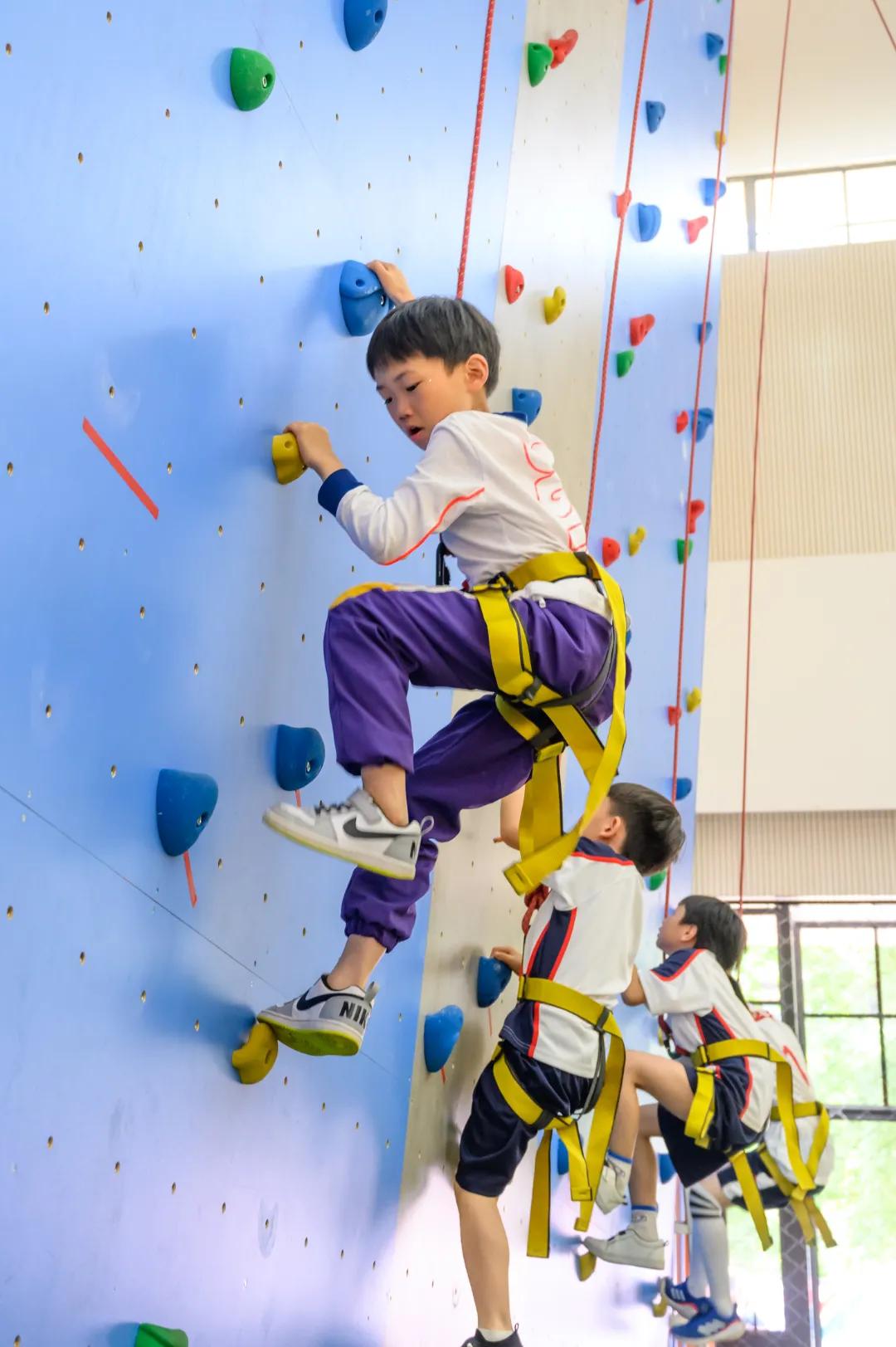 太拼了!为实现个性化教育,这所学校给学生开了100多门优能课