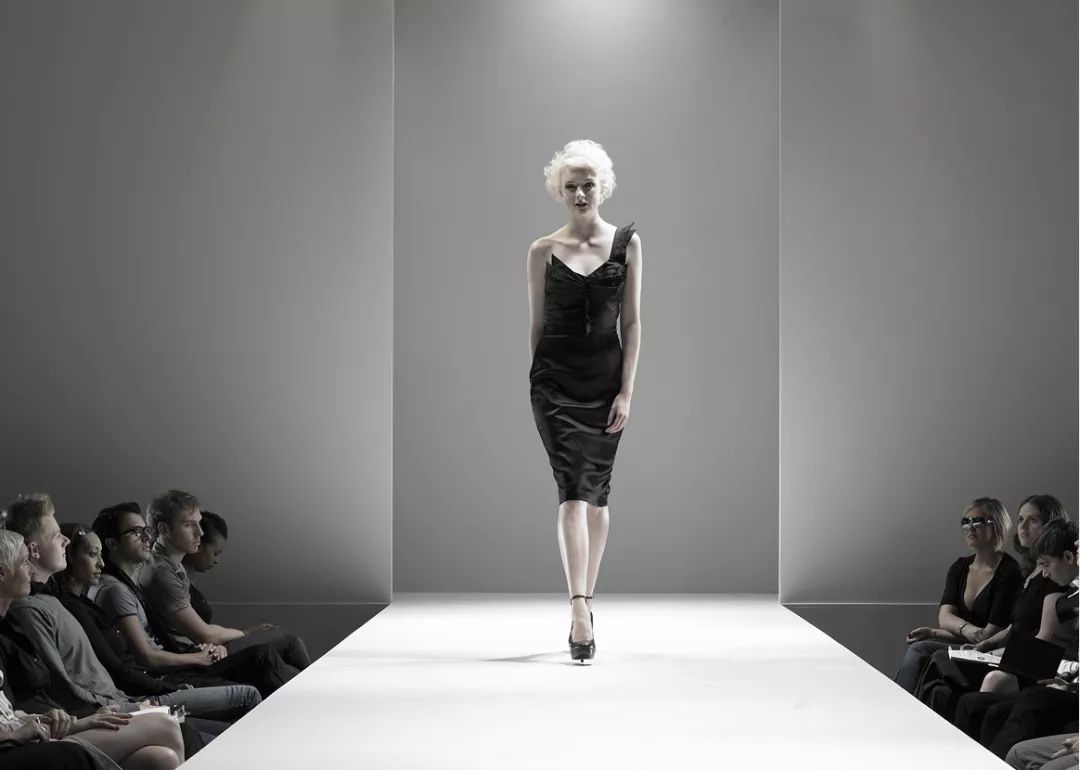 两只女鞋股爆发;福建哥仑步破产;卖鞋的“毒”APP改名