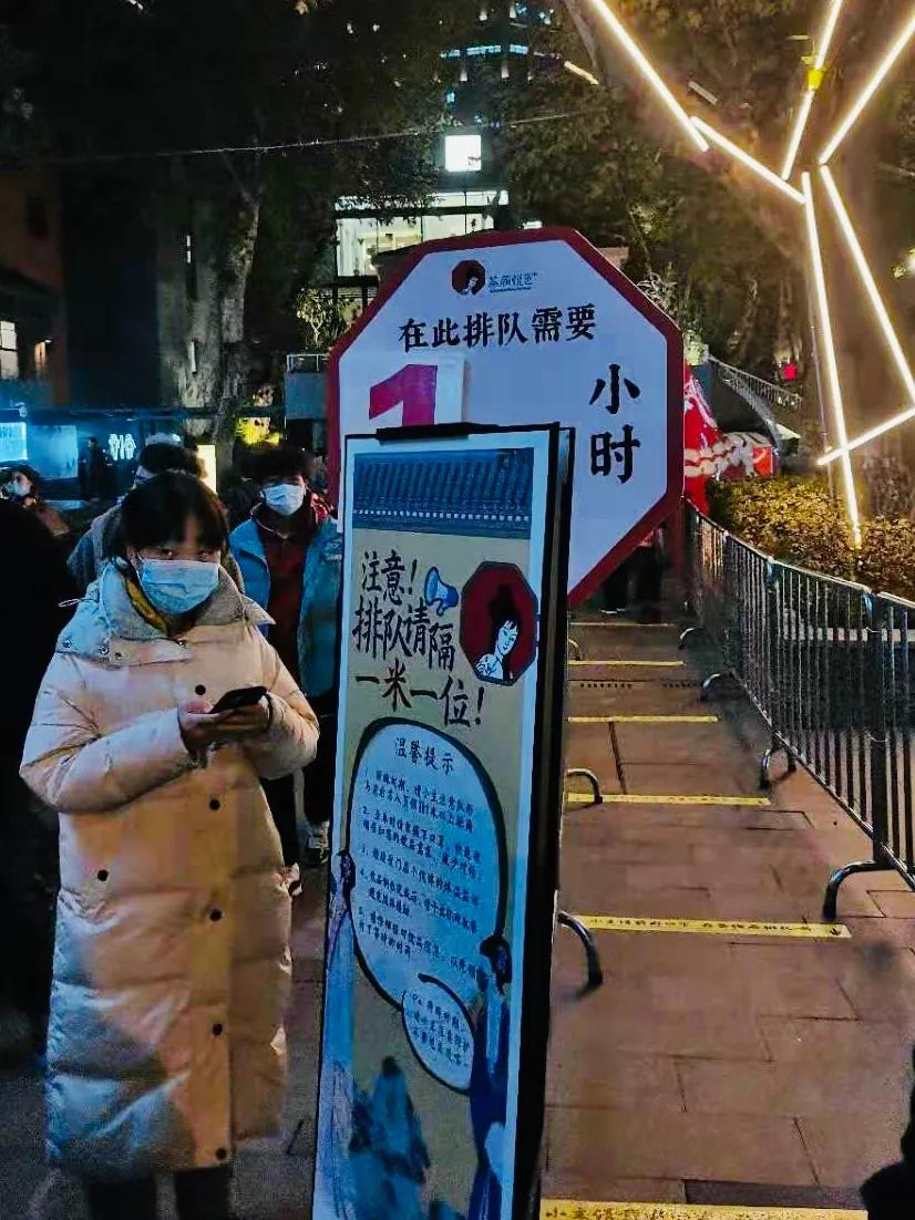 排队1小时买杯奶茶到底值不值,为什么买茶颜悦色便宜呢